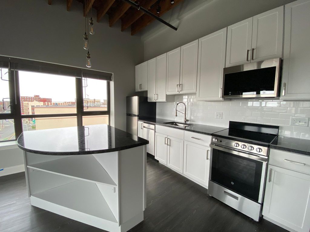 113 Broad St #302, Lynn, MA 01902