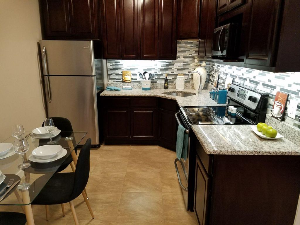 32 Cook Ave, Meriden, CT 06451