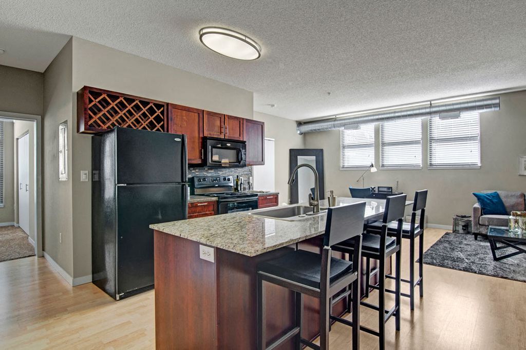 3036 W Lake St, Minneapolis, MN 55416