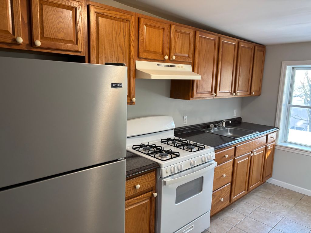 111 Monroe Ave #2, Staten Island, NY 10301