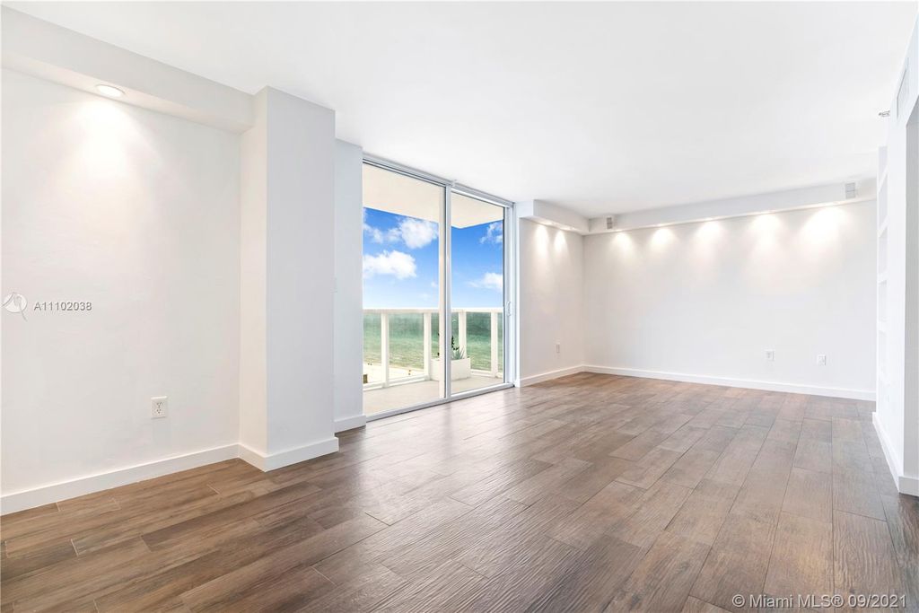 2457 Collins Ave #1102, Miami Beach, FL 33140