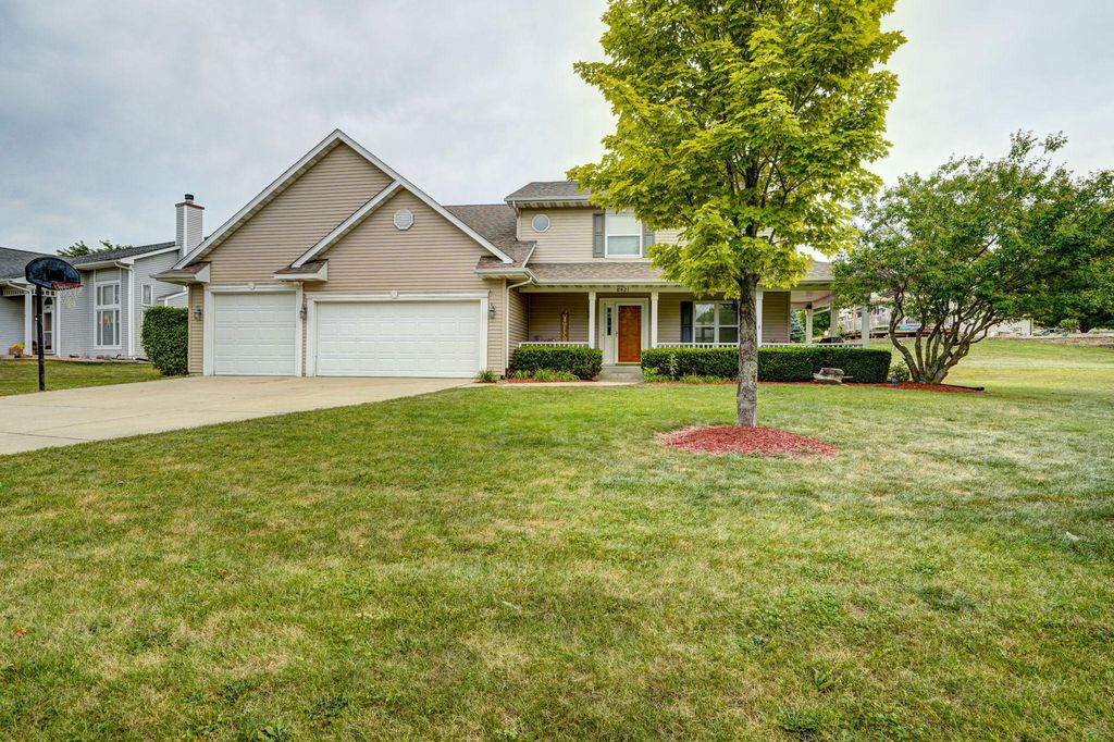 8421 207th Ave, Bristol, WI 53104 4 Bed, 3 Bath SingleFamily Home MLS 1708801 25 Photos