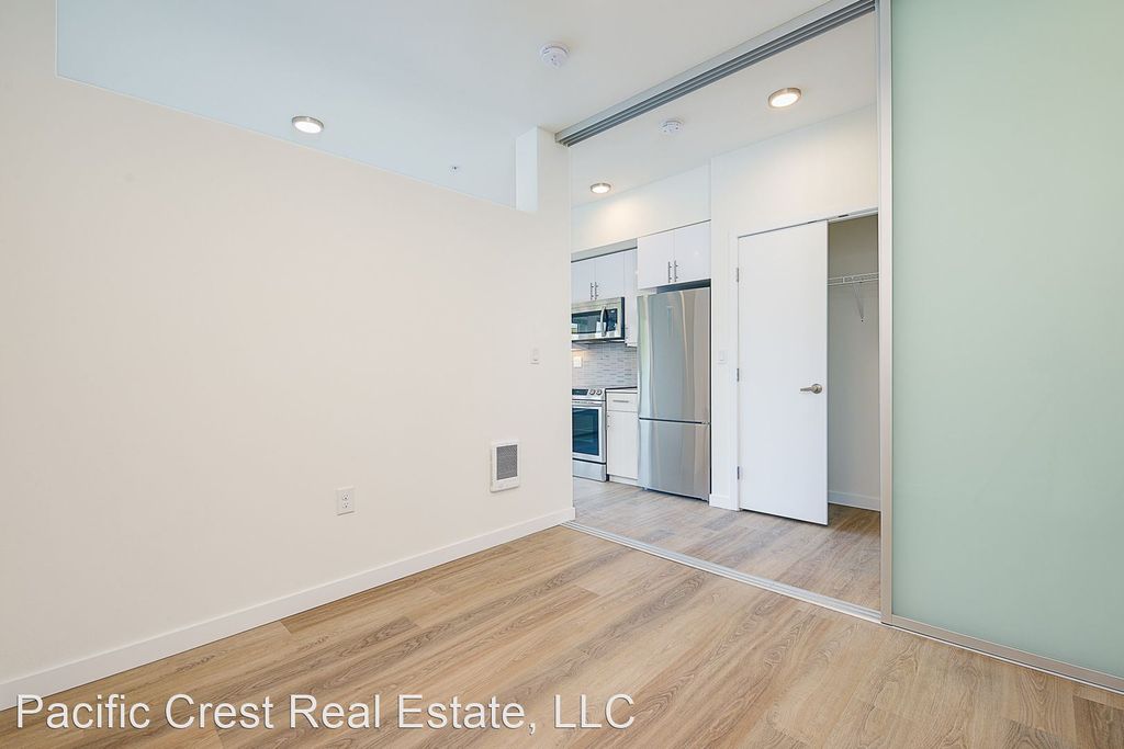 743 N 35th St, Seattle, WA 98103