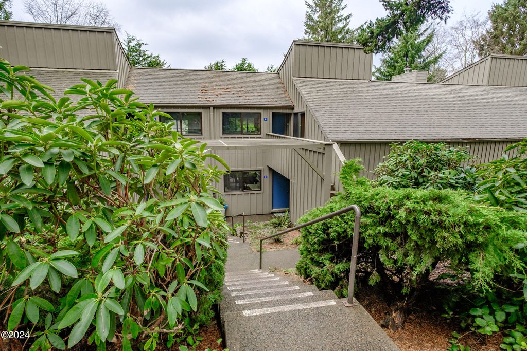 5801 NE Voyage Ave #2, Lincoln City, OR 97367
