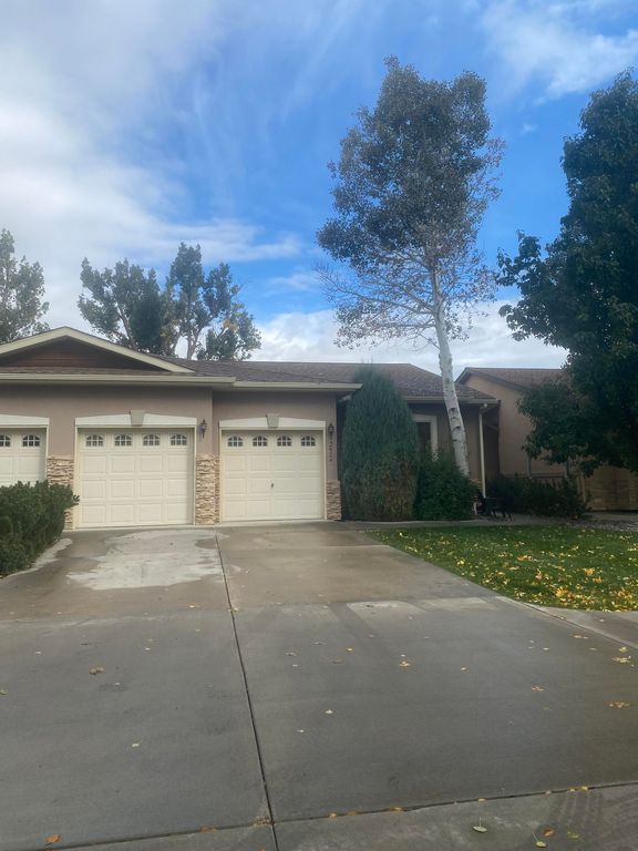 272 Crossroads Cir, Montrose, CO 81401