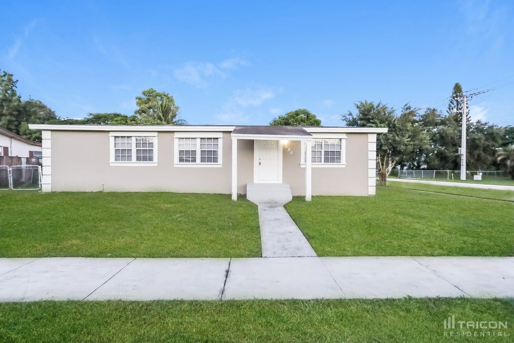 590 SW 50th Ter, Margate, FL 33068