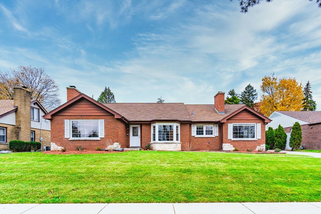 160 N Wolf Rd, Des Plaines, IL 60016