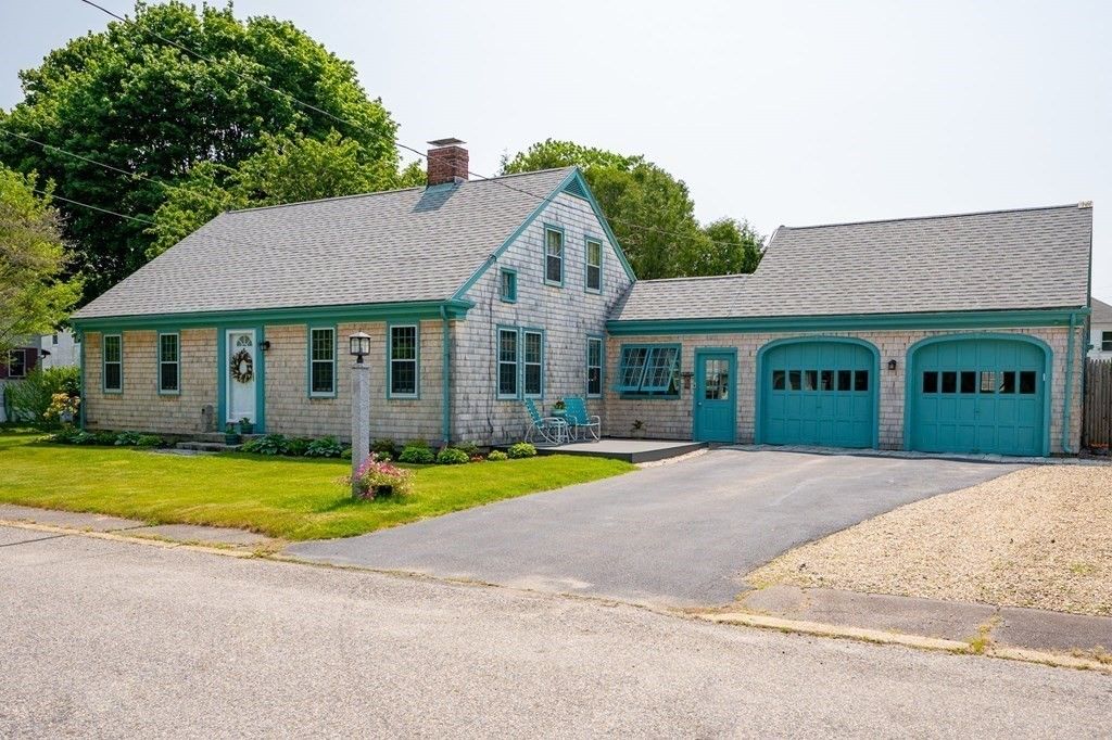 15 Russell Ave, Plymouth, MA 02360
