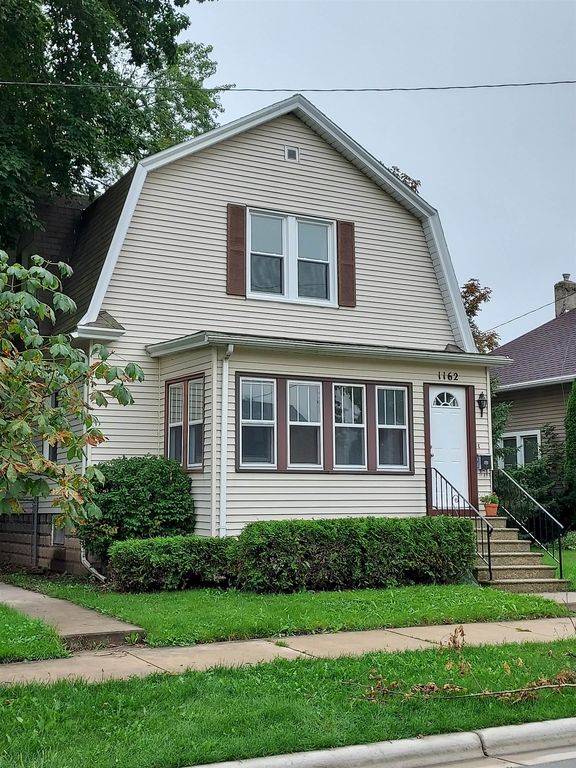 1162 Smith St, Green Bay, WI 54302