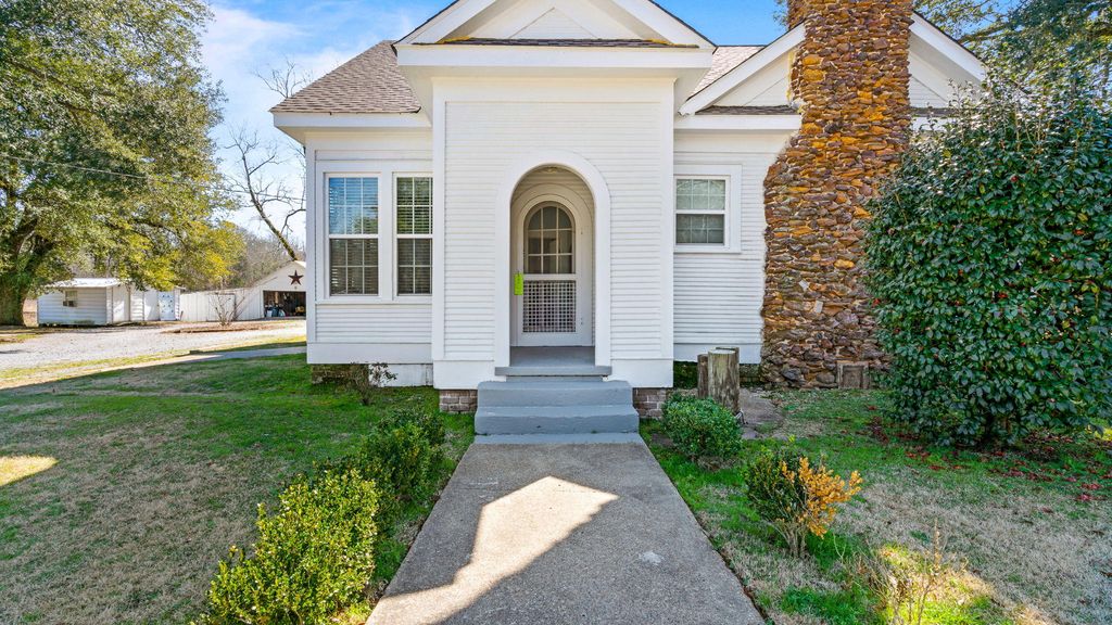 3381 Ellisville Blvd, Laurel, MS 39440 4 Bed, 3 Bath