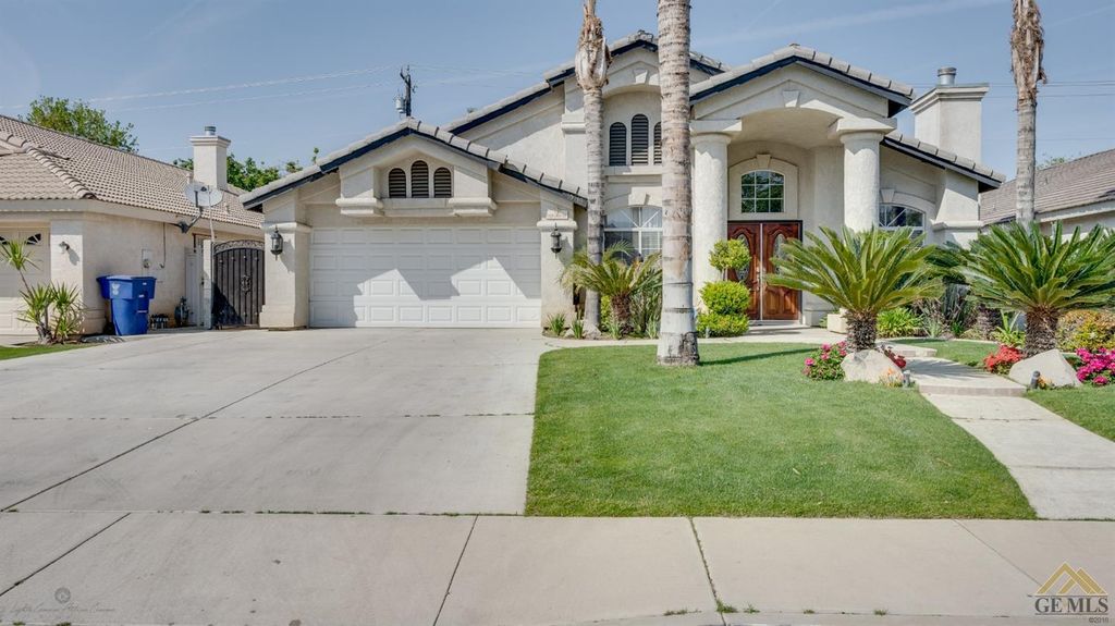 10218 Crandon Park Dr, Bakersfield, CA 93312