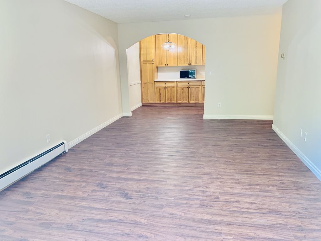 401 E Burnsville Pkwy #303, Burnsville, MN 55337