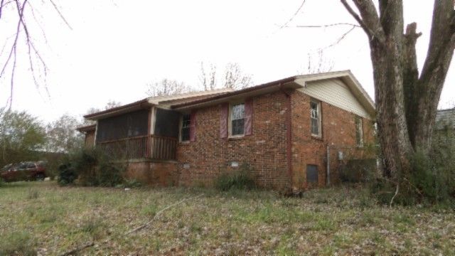 146 Garden Dr, Lafayette, TN 37083