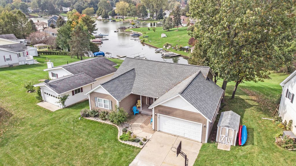 11738 Greenbriar Dr, Jerome, MI 49249