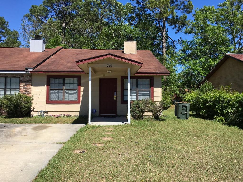 710 Sharon St, Hinesville, GA 31313