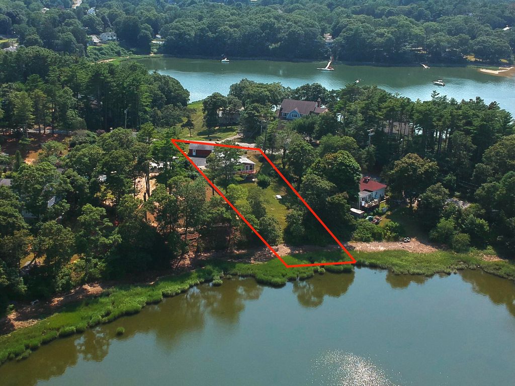 14 Lewis Point Road, Buzzards Bay, MA 02532