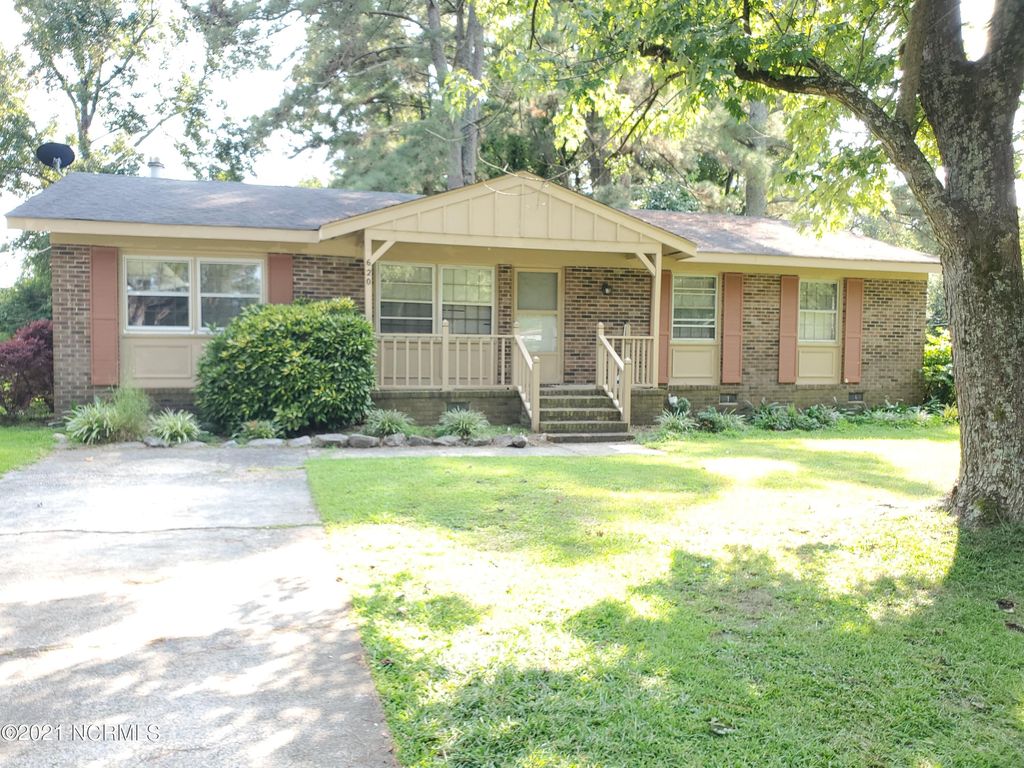 620 Sunrise Park Dr, Ayden, NC 28513