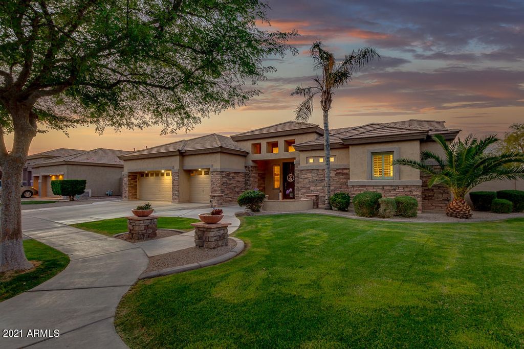 332 W Macaw Dr, Chandler, AZ 85286