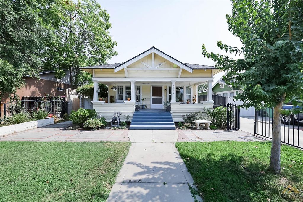 2205 Park Way, Bakersfield, CA 93304