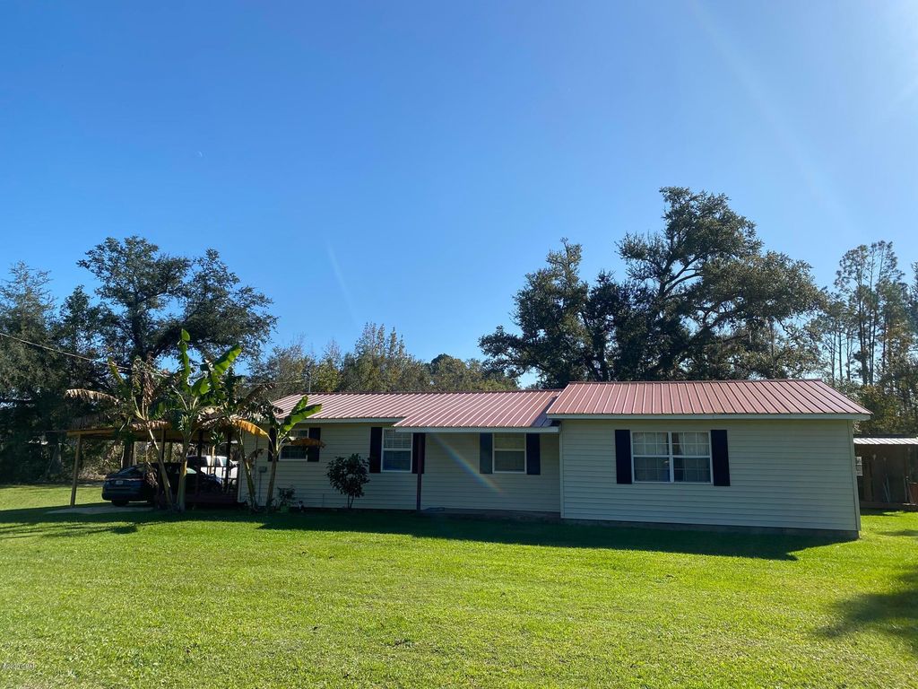 7147 Butler Rd, Grand Ridge, FL 3 Bed, 2 Bath SingleFamily Home 27