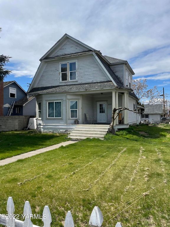 602 S Wapato Ave, Wapato, WA 98951