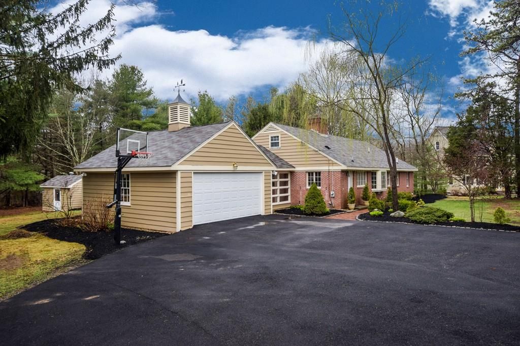 172 Fairview Ave, Rehoboth, MA 4 Bed, 2 Bath SingleFamily Home 24