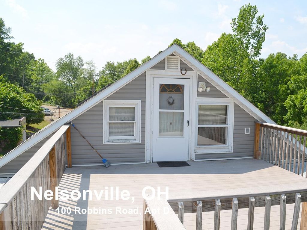 100 Robbins Rd   #D, Nelsonville, OH 45764