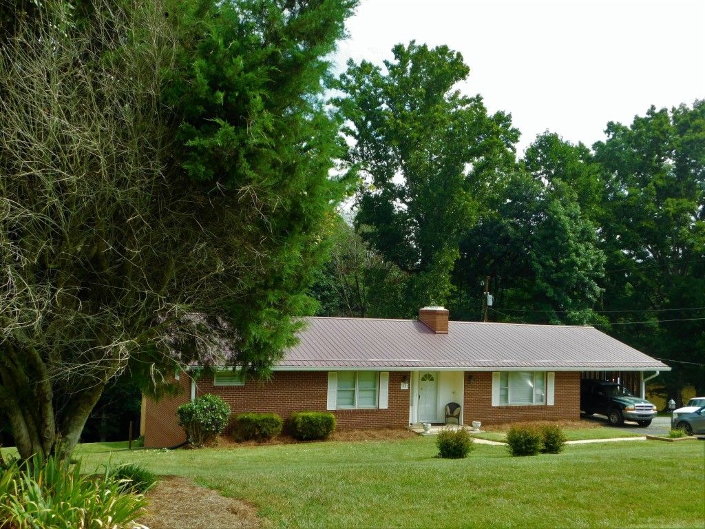 5801 Nylon Dr, Winston Salem, NC 27105