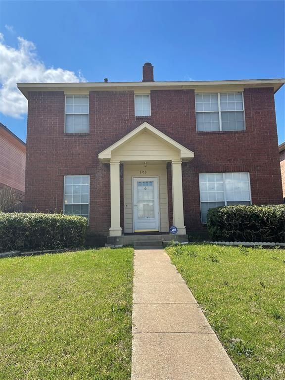 303 Alpine Dr, Desoto, TX 75115