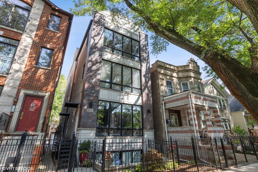 1512 W Victoria St #2, Chicago, IL 60660
