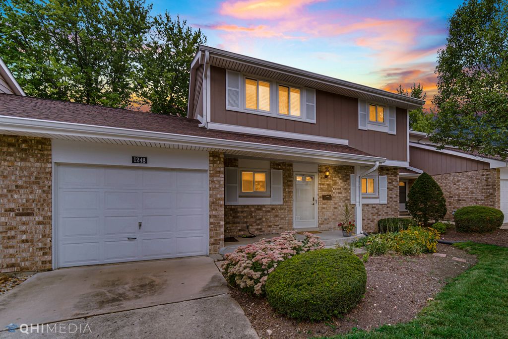 1248 Briarcliffe Blvd, Wheaton, IL 60189