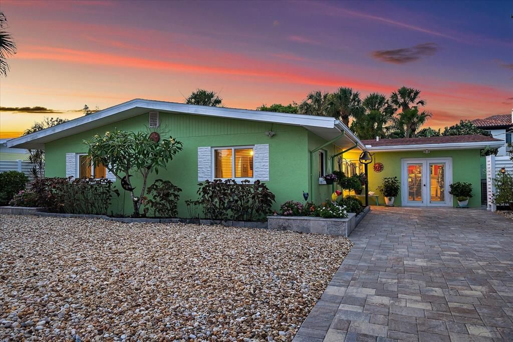 361 Avenida Madera, Sarasota, FL 34242 SingleFamily Home for Sale