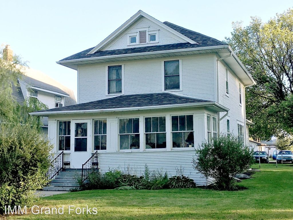 1413 University Ave #3, Grand Forks, ND 58203