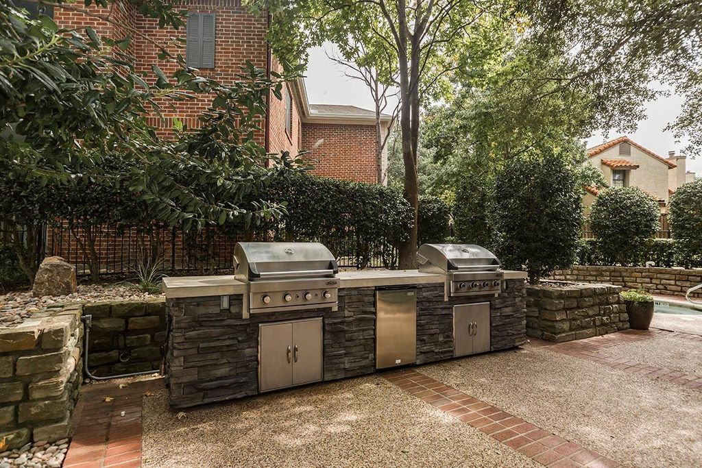 1520 Richardson Dr, Richardson, TX 75080