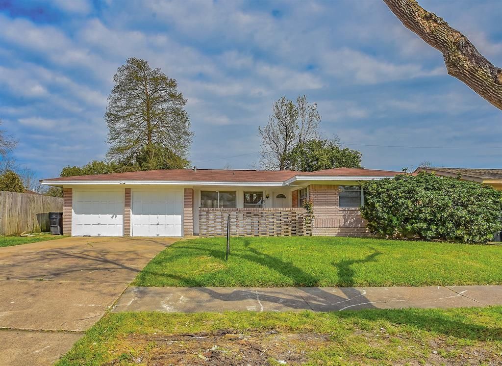 671 Shawnee St, Houston, TX 77034