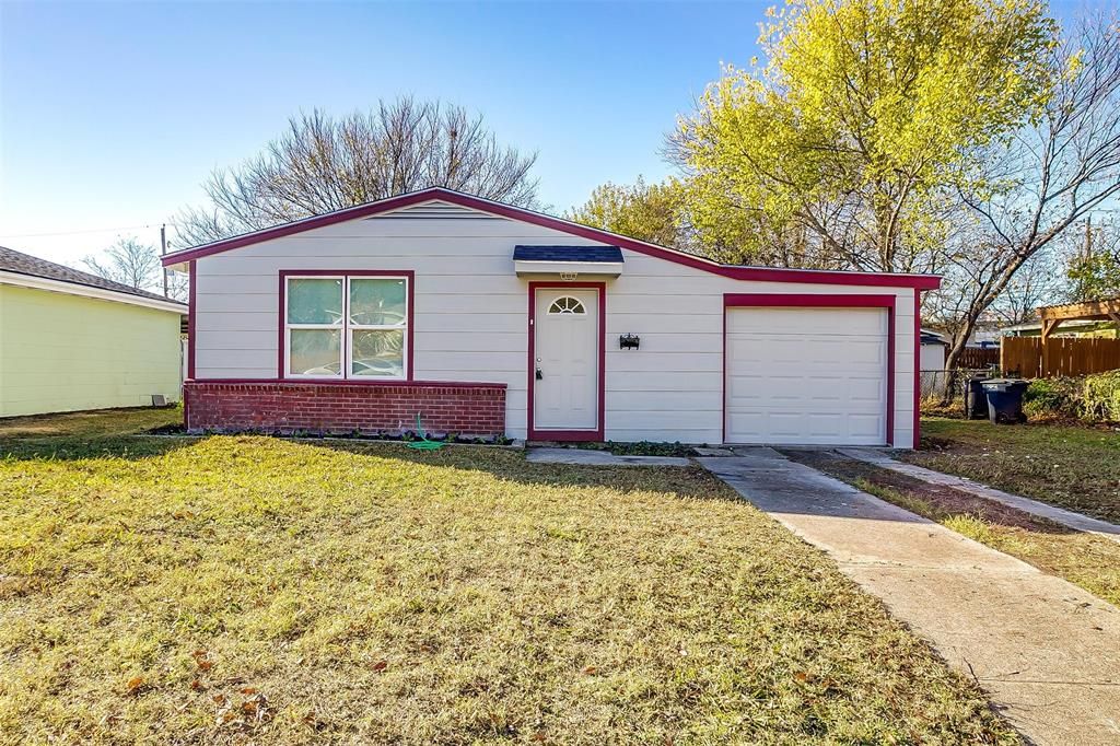 1517 Hamsted St, Fort Worth, TX 76115