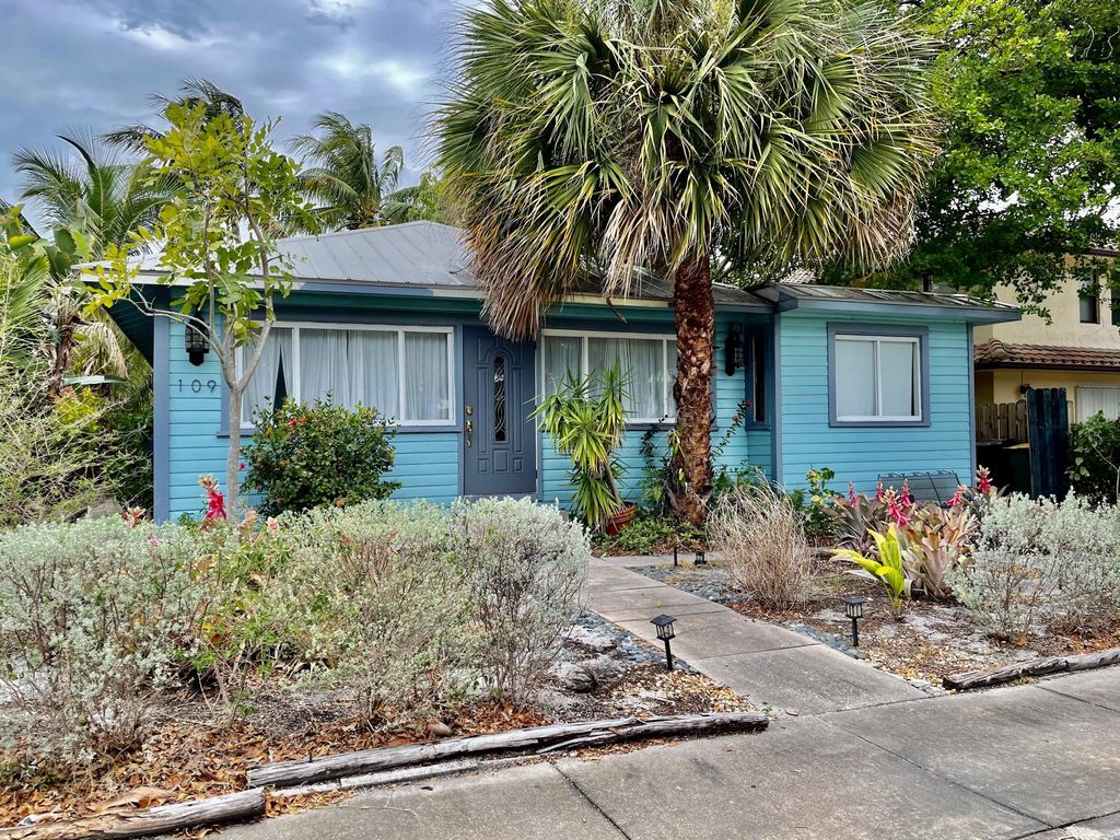 109 N Palmway, Lake Worth, FL 33460