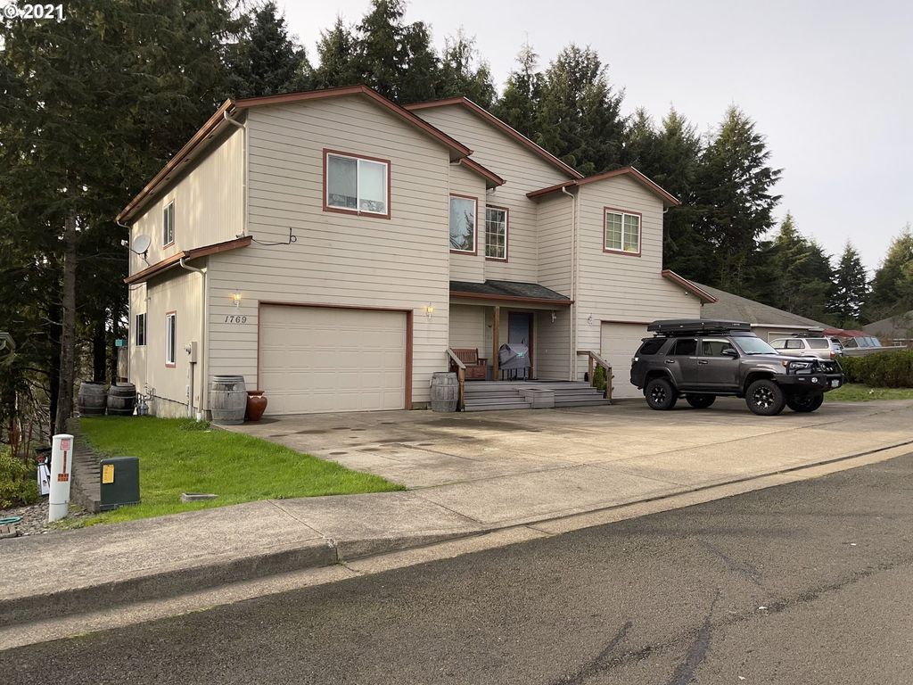 1 1767/1769 SE Mast Ave, Lincoln City, OR 97367