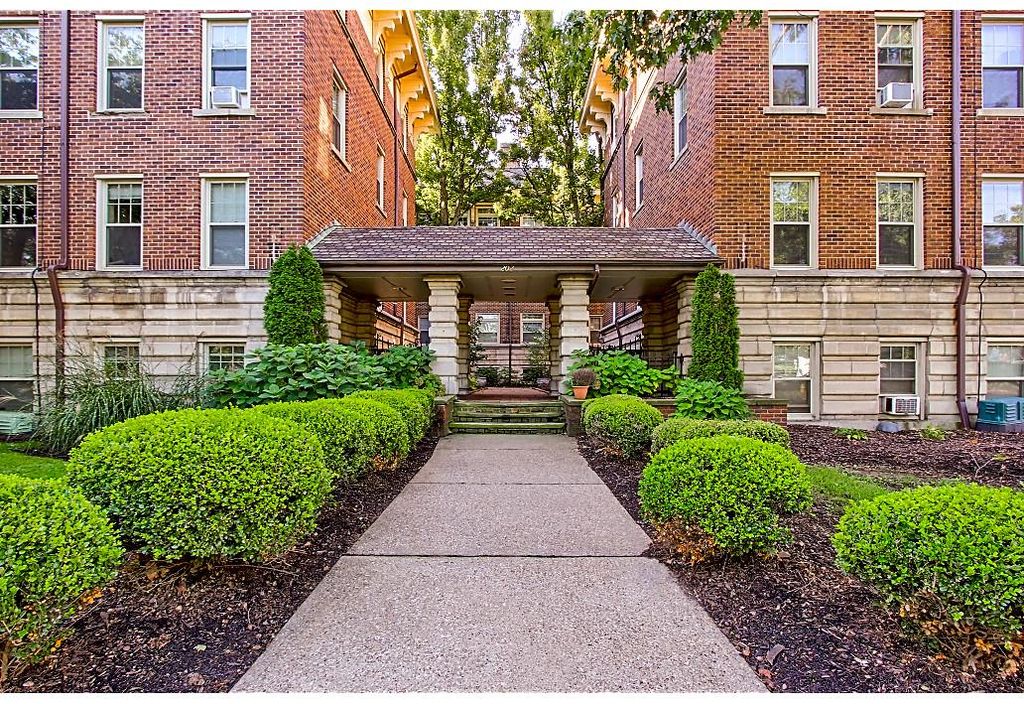 222 Twin Oaks Rd #12, Akron, OH 44313