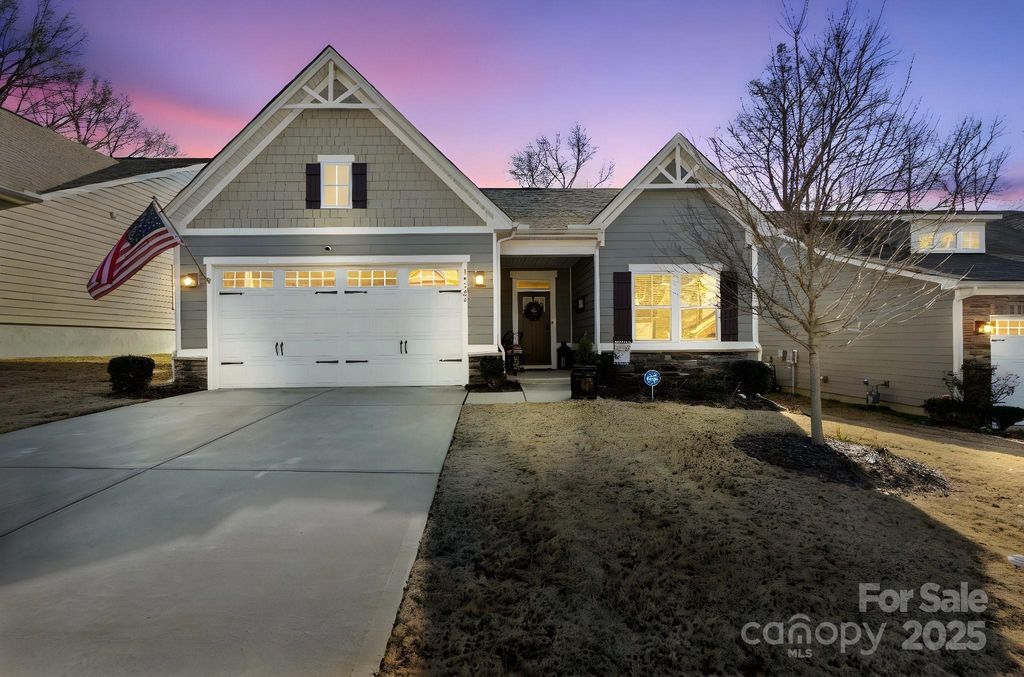 10225 Black Locust Ln, Charlotte, NC 28215