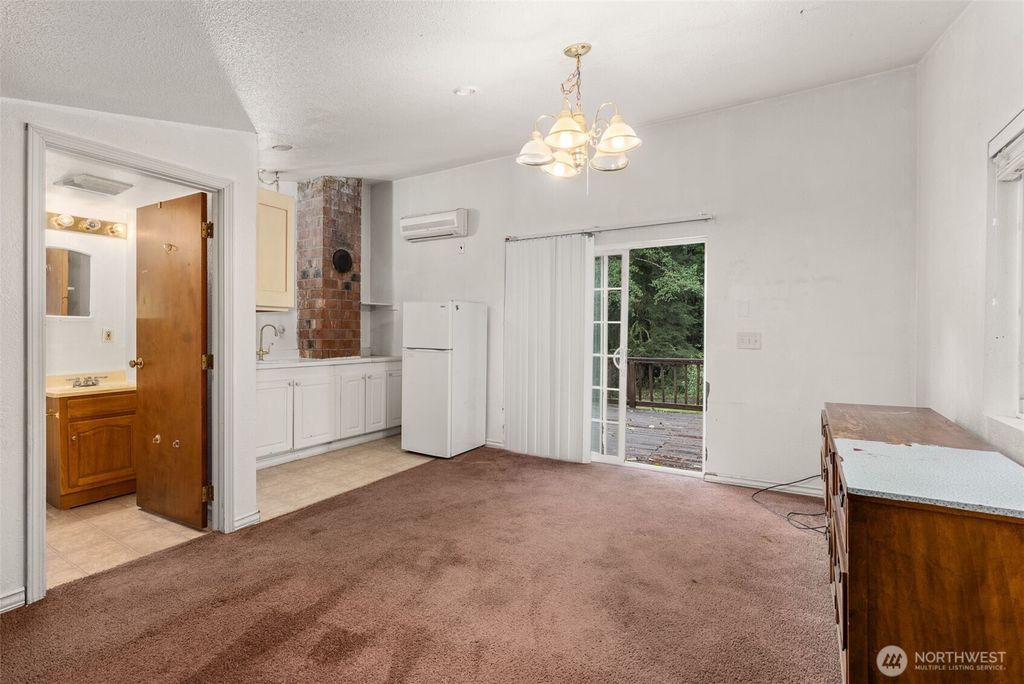 view 25th full size image of this home