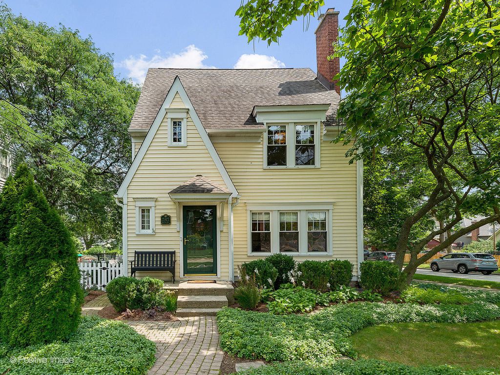 343 Bryant Ave, Glen Ellyn, IL 60137