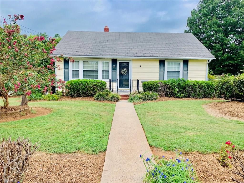 214 Moon St, Thomasville, NC 27360