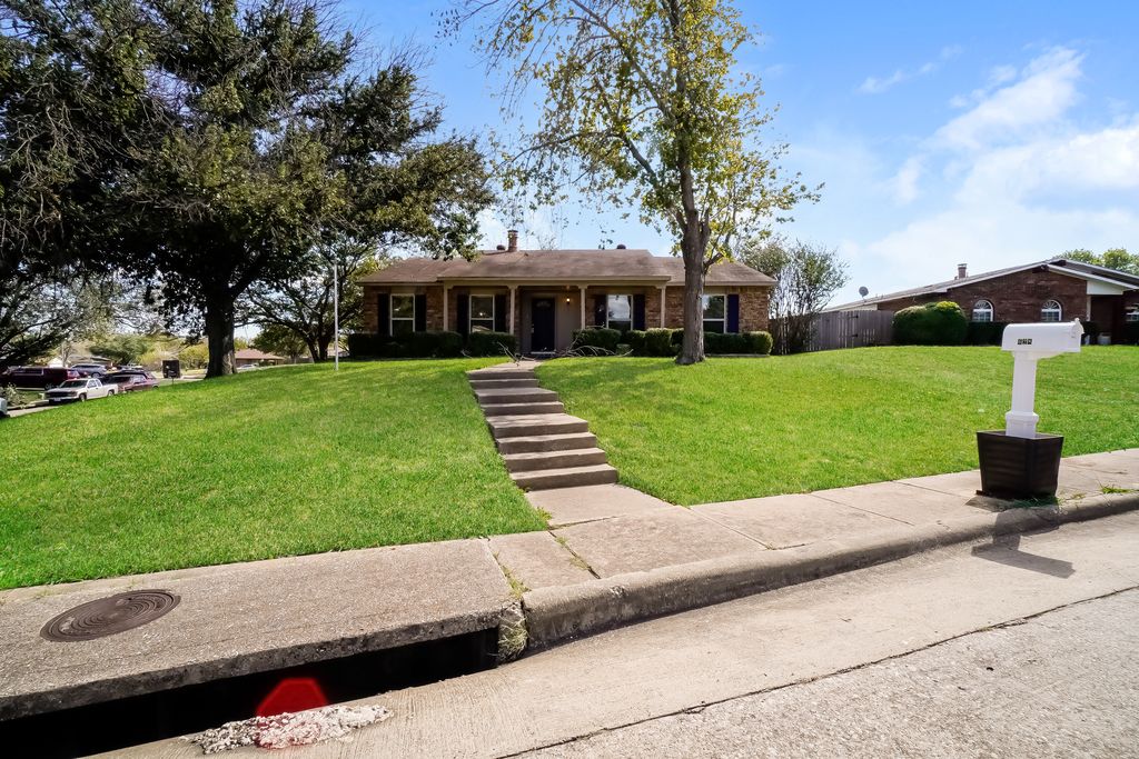 628 Jamille Dr, Desoto, TX 75115