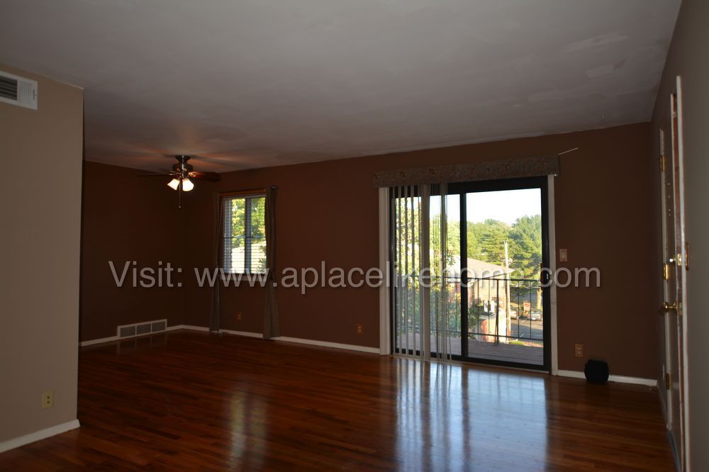 8215 Santa Fe Dr #8, Overland Park, KS 66204