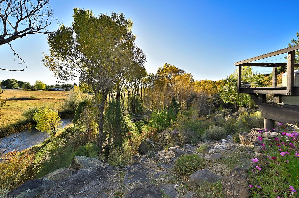 view 24th full size image of this home