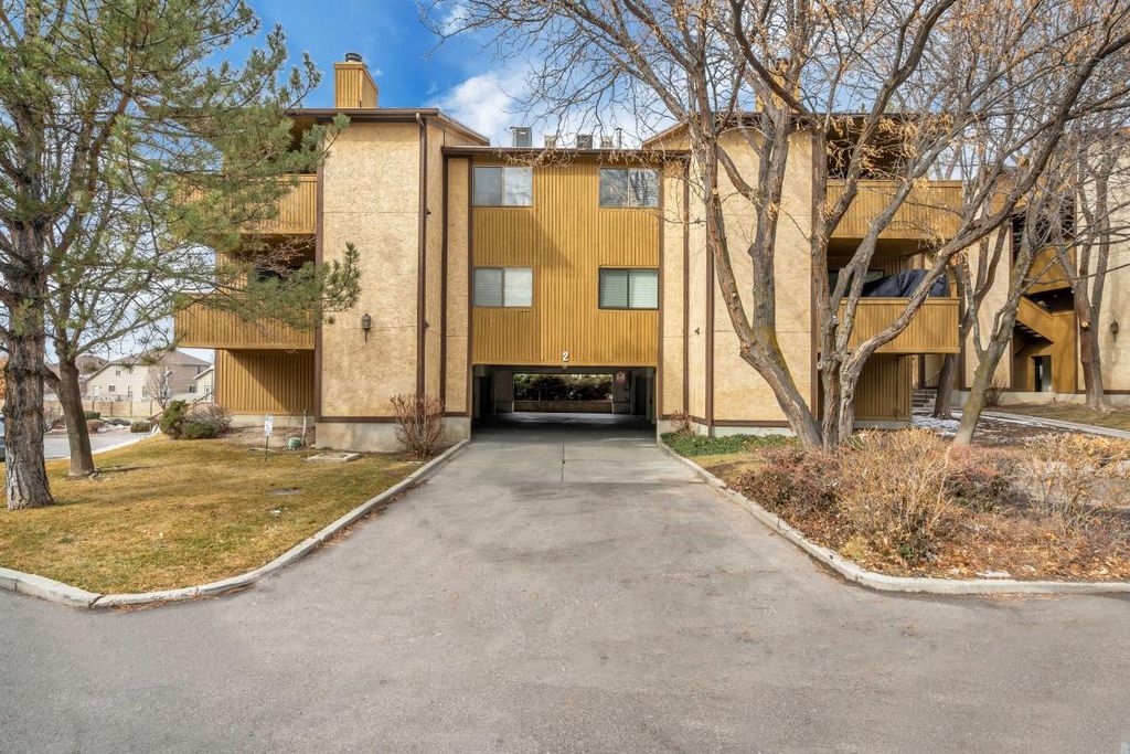 9190 S Jefferson Pl, Sandy, UT 84070