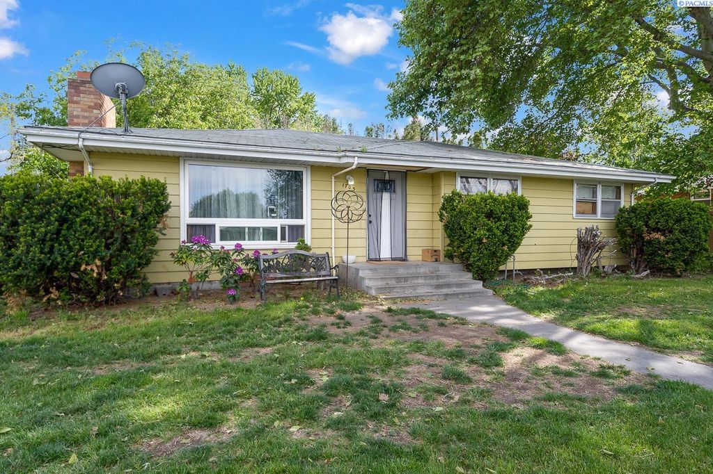 1703 W 11th Ave, Kennewick, WA 99337