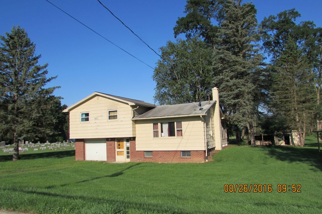 148 Linnwood Dr, Lock Haven, PA 17745