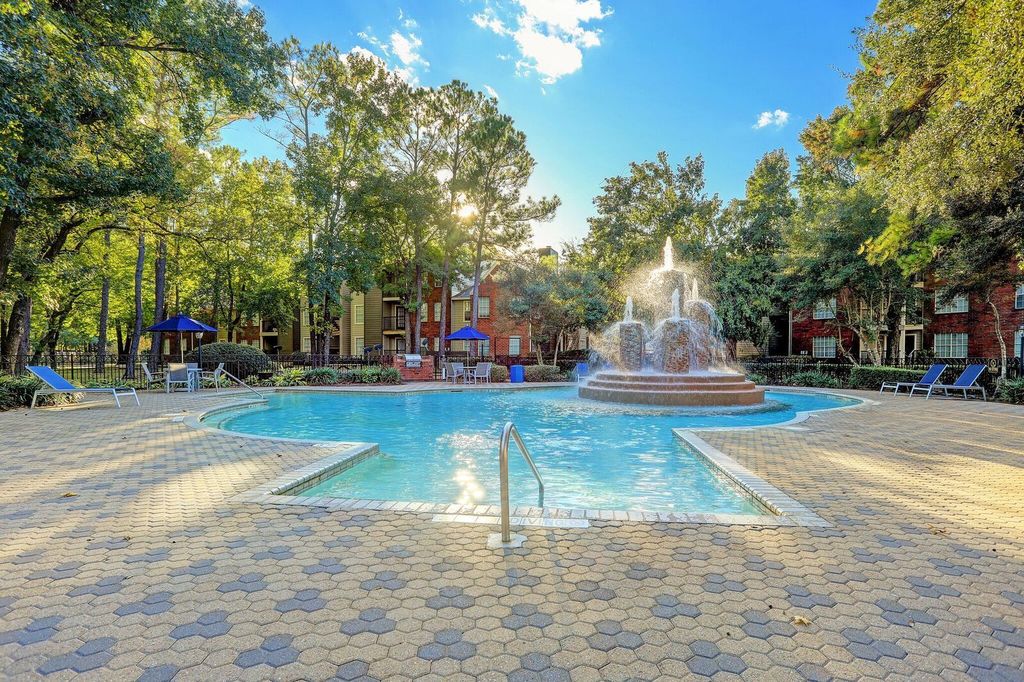 200 Dominion Park Dr, Houston, TX 77090